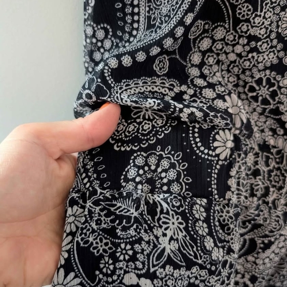 2/$20 Joe Fresh Navy White Paisley Ruffle Tiered Dress Flutter Sleeve Medium - Picture 4 of 7